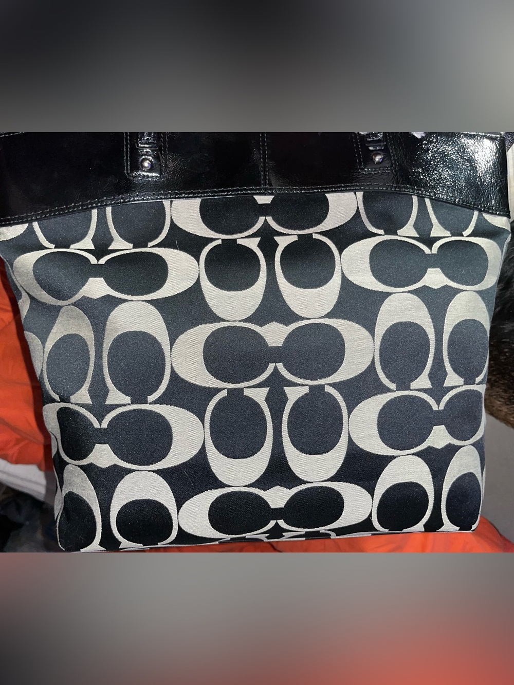 Coach EUC Laura Signature Canvas Tote with Patent Leather Accents - Picture 8 of 9